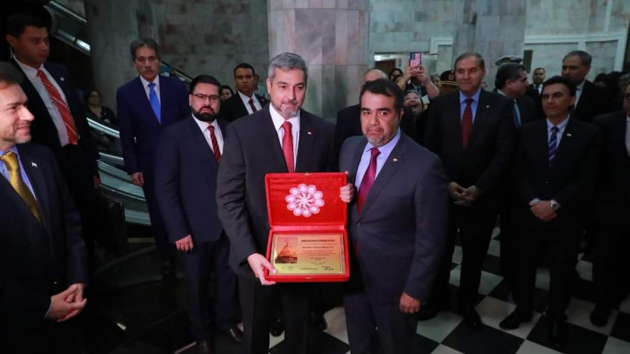Presidente Abdo foto Ministerio hacienda Paraguay Twitter