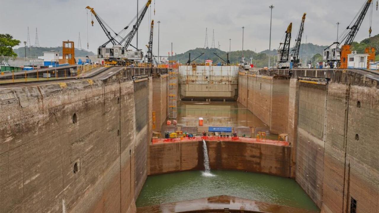 Exclusas del canal de Panamá en mantención, foto Autoridad del Canal de Panamá