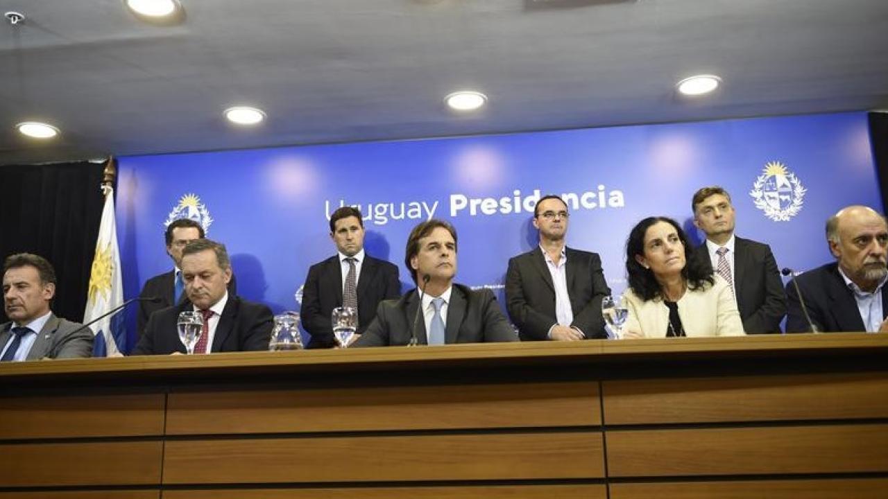 Lacalle Pou y su gabinete, foto Xinhua