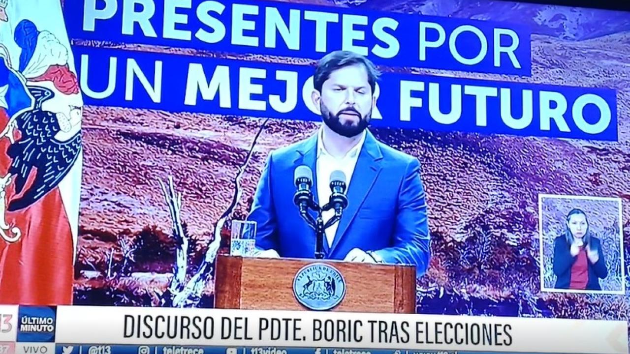 Discurso presidente Boric caption from TV
