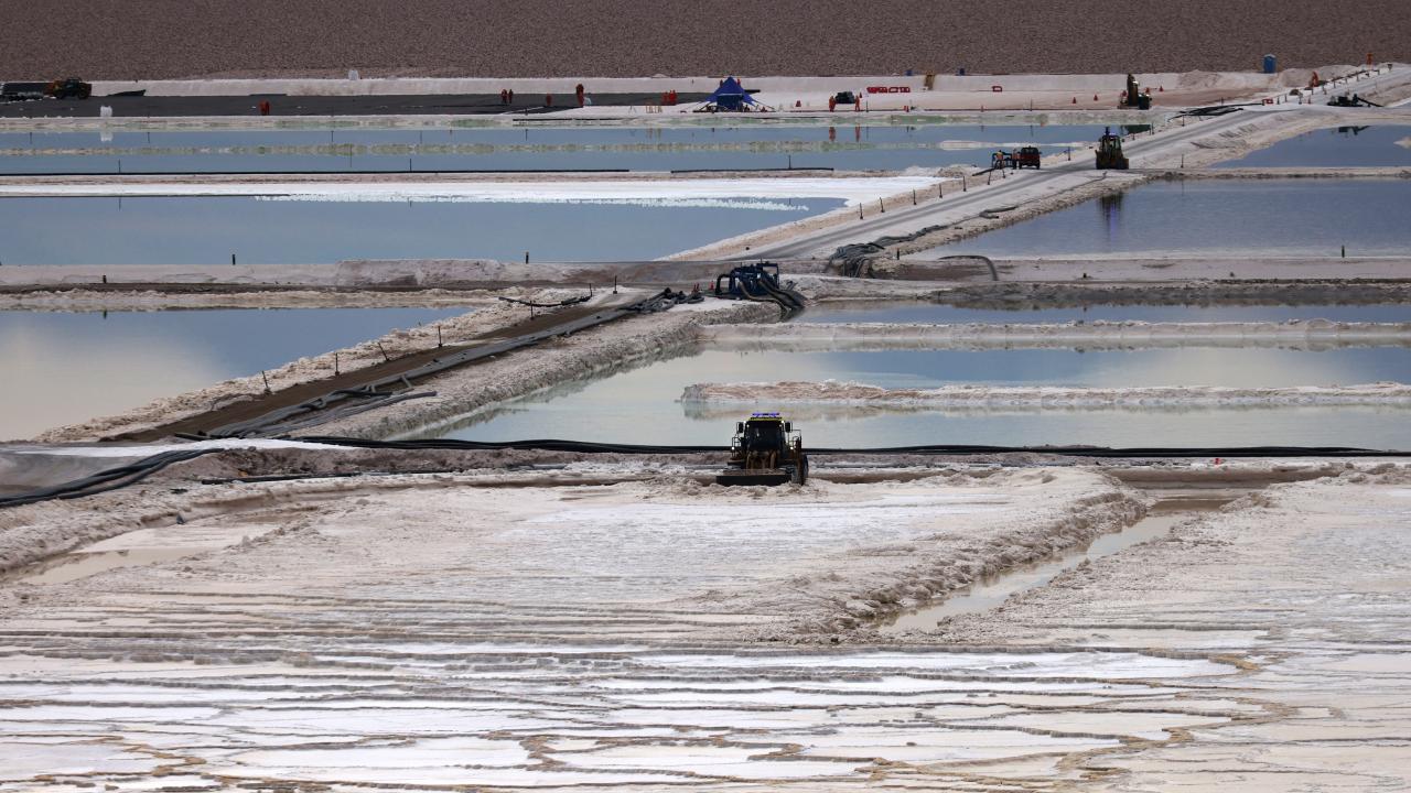 Faena de litio, foto Reuters