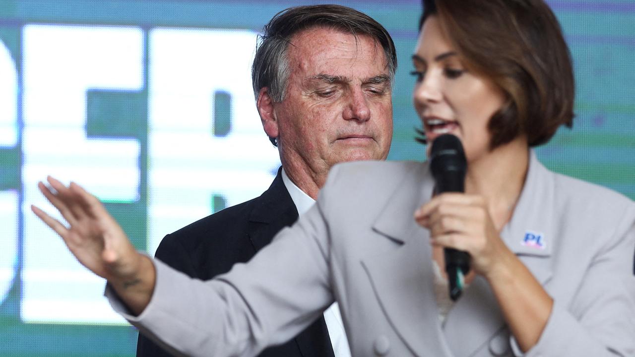 Bolsonaro y su esposa