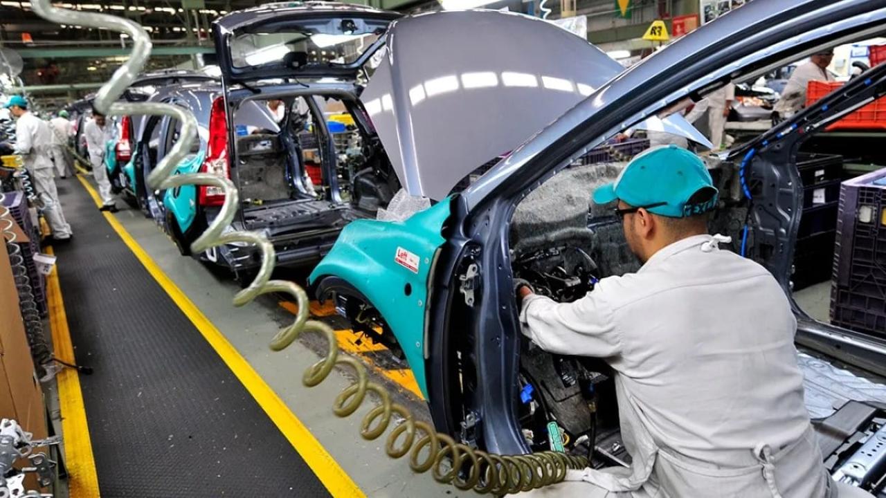 Ensamble de autos GM y Ford, México. Foto: El Economista.