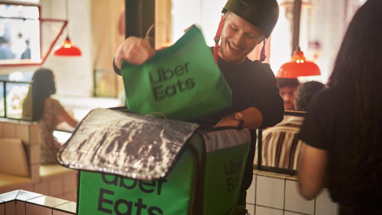 Repartidor Uber Eats. Foto: Uber Eats vía Twitter. 