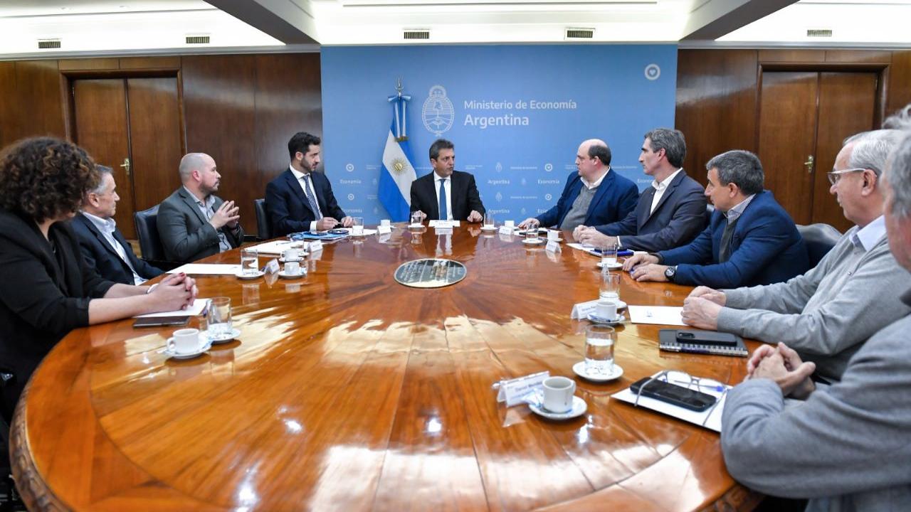 Reunión aerolíneas argentinas. Foto: Sergio Massa vía Twitter. 