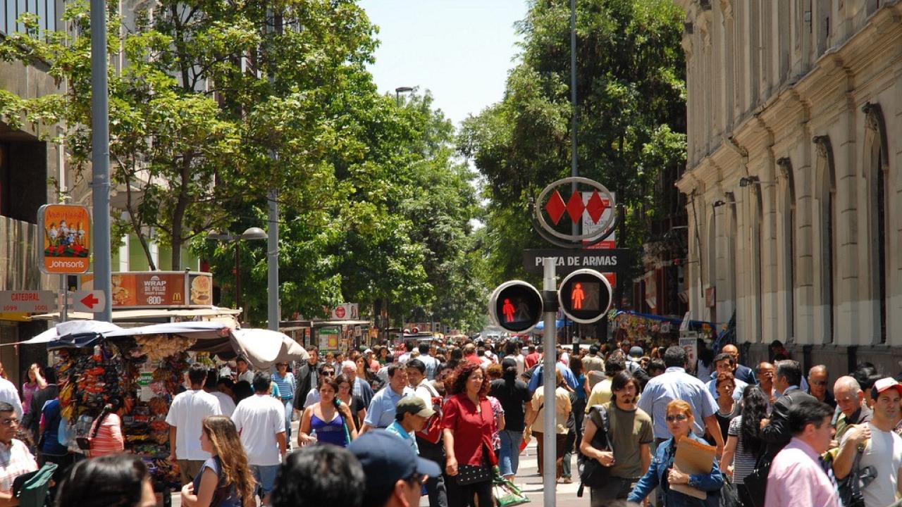 gente en calles de Santiago