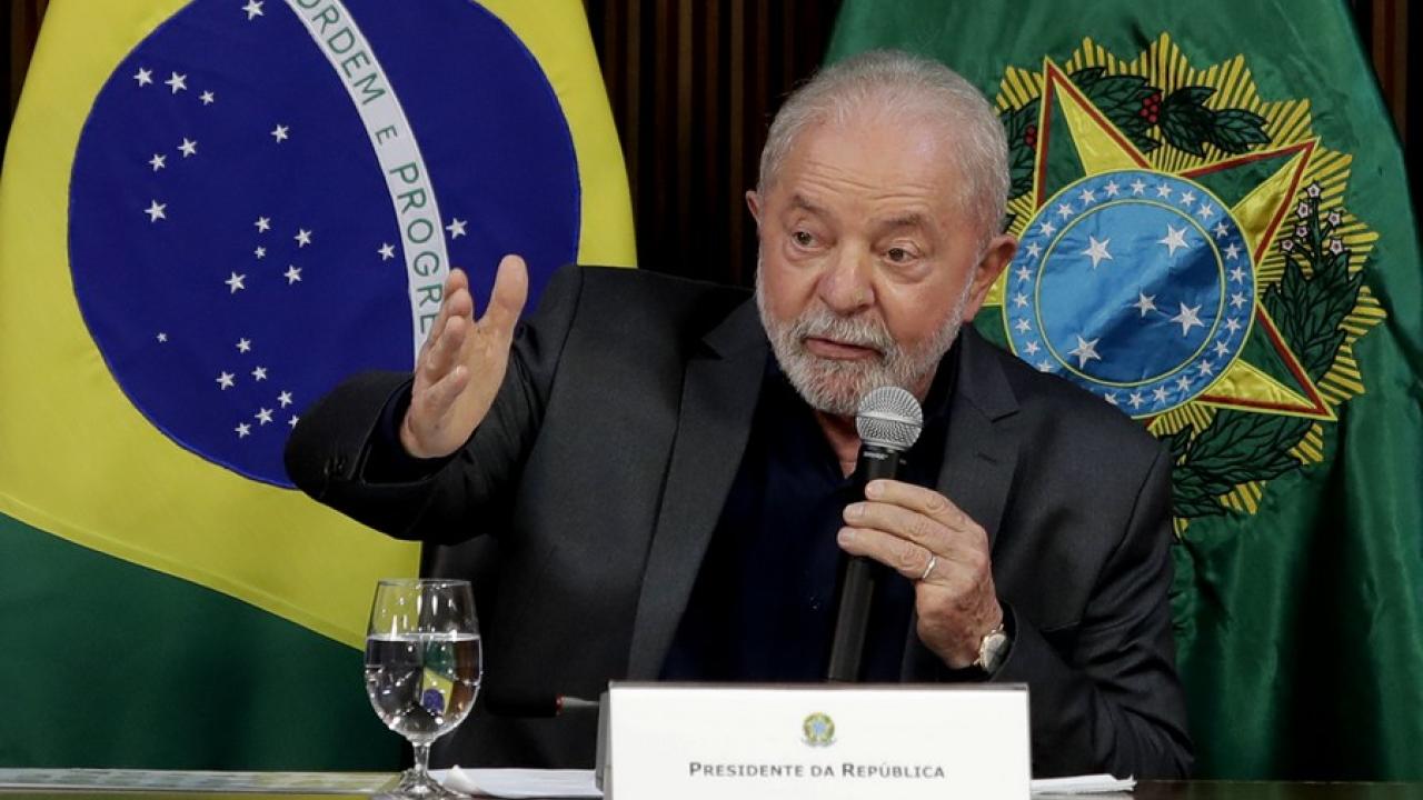 Lula hablando microfono, foto Agencia Xinhua