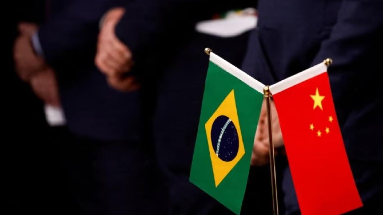 China y Brasil banderas, foto Reuters