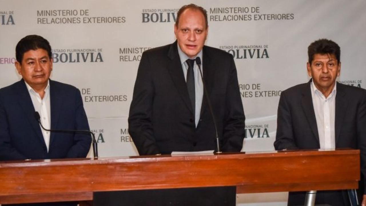 Edgardo Montaño, Benjamin Blanco y Wilfredo Gutiérrez. Ministerio de Obras Públicas de Bolivia vía página web.