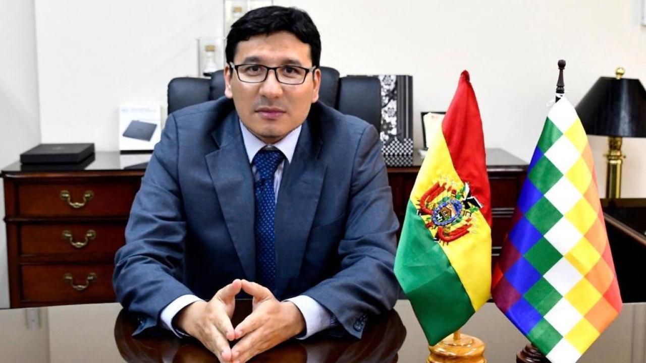 MHE vía página web.