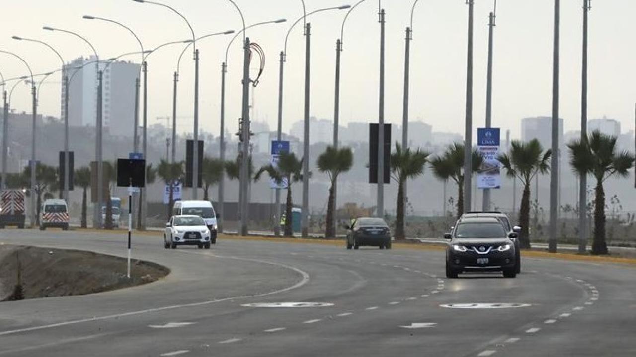 Carretera en Lima foto Xinhua
