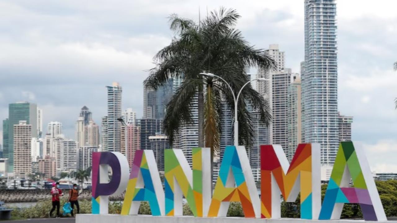 Reuters ciudad de Panamá logo