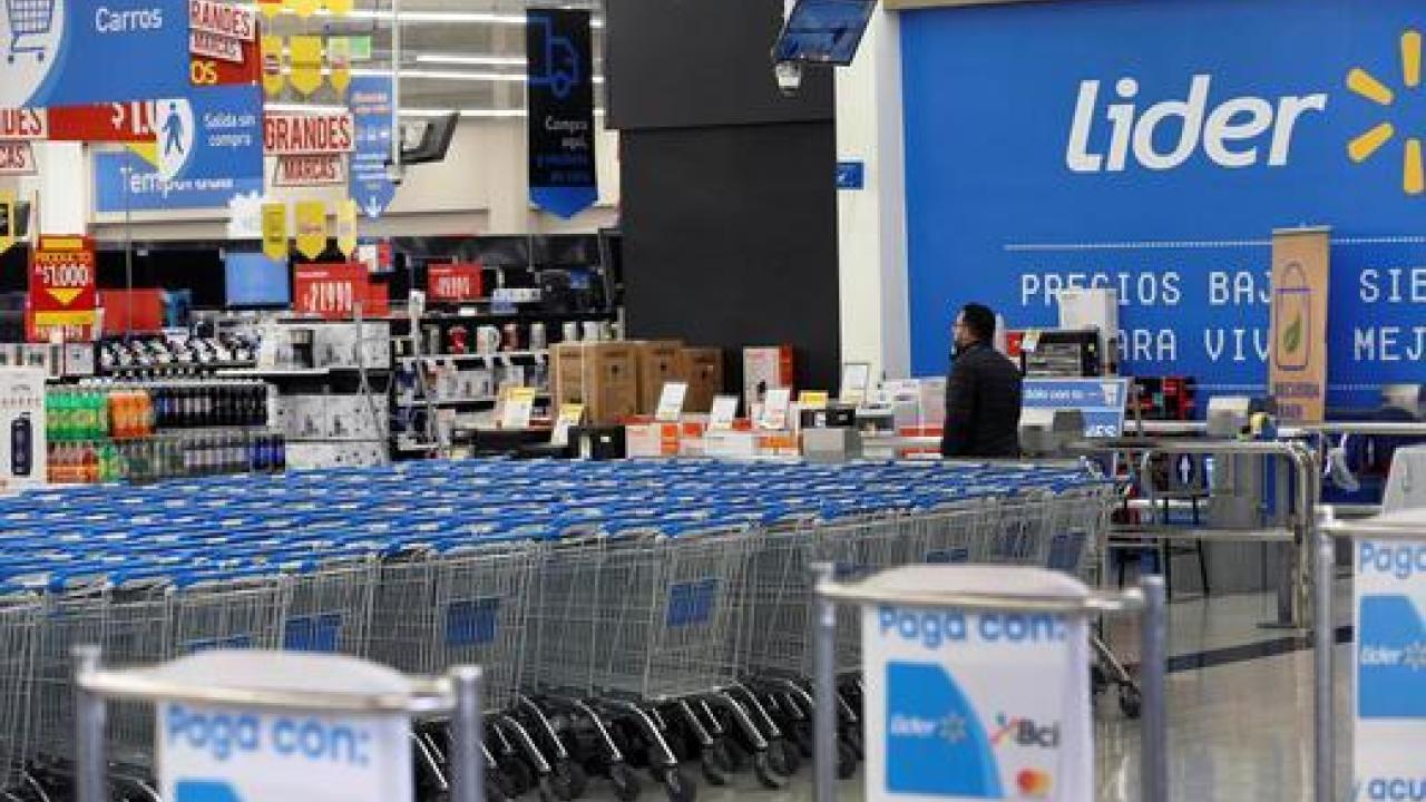 Justicia chilena determina que contratos de Walmart que pedían "multifunción" a trabajadores son ilegales Justicia chilena determina que contratos de Walmart que pedían "multifunción" a trabajadores son ilegales