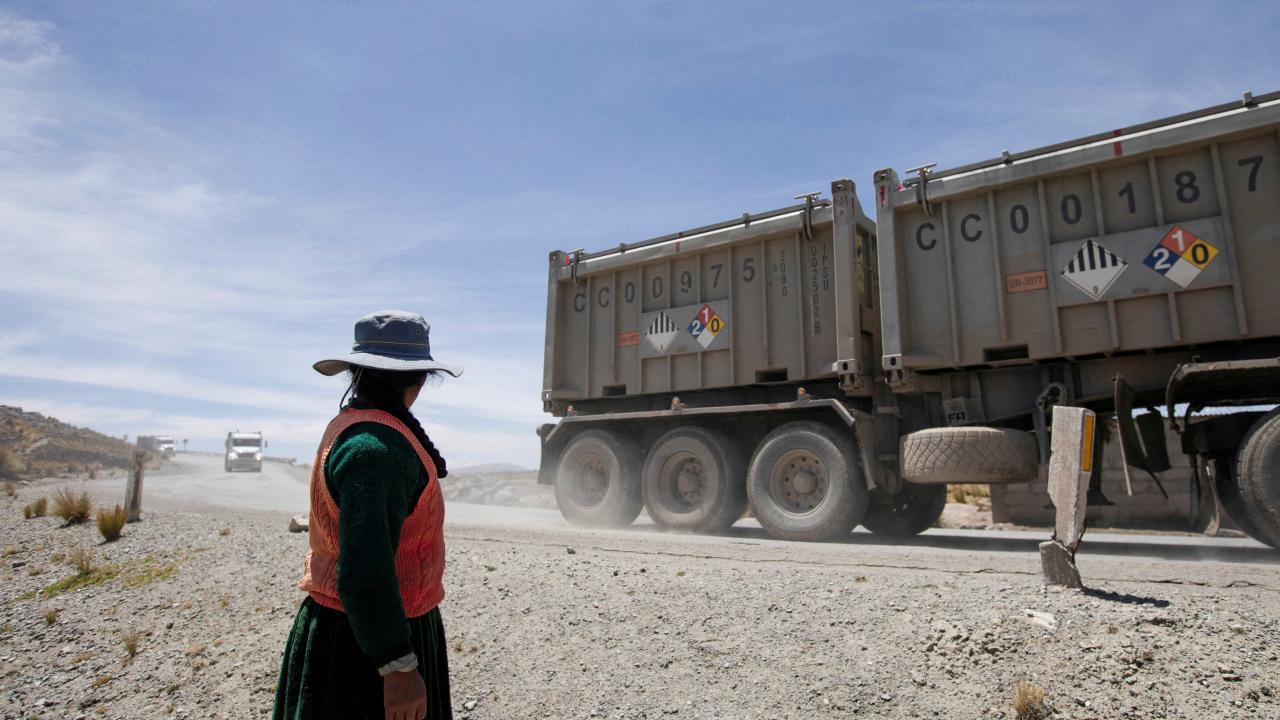 Extracción en mina de cobre las Bambas de Perú se reduce a 30% por recientes bloqueos