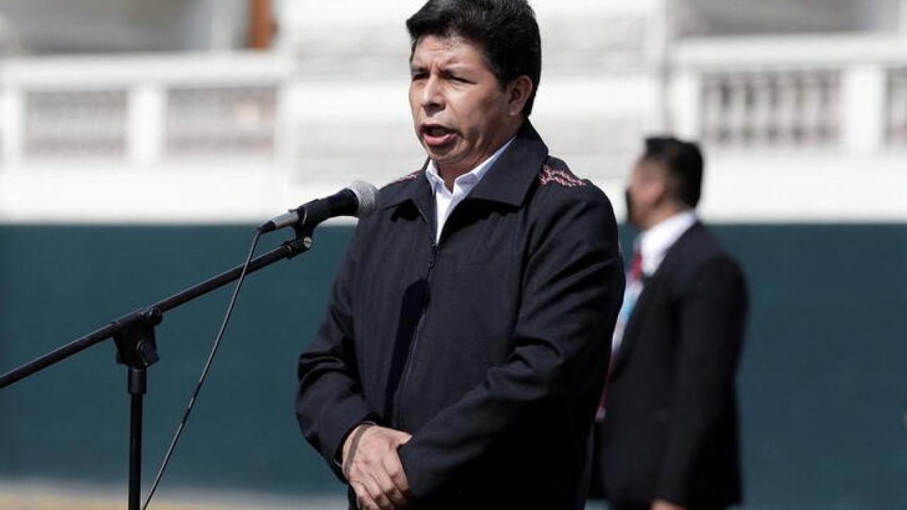 Primer ministro de Perú solicita voto de confianza al Congreso en un desafío a la oposición