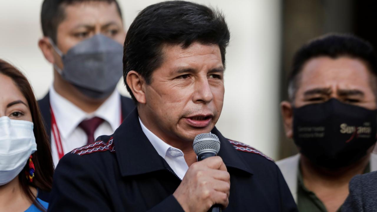 Congreso peruano niega viaje de Castillo a México, pero aprueba visita a Chile