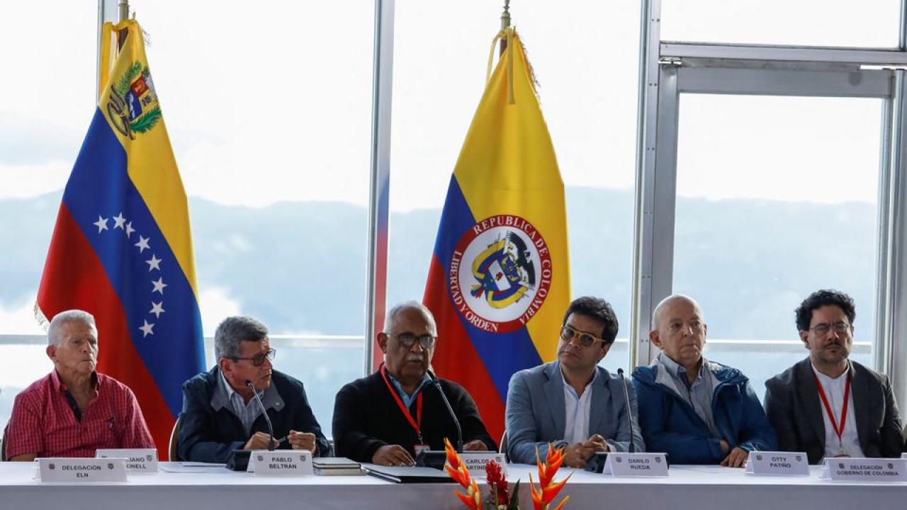 Gobierno de Colombia y el ELN reanudan negociaciones de paz en Venezuela