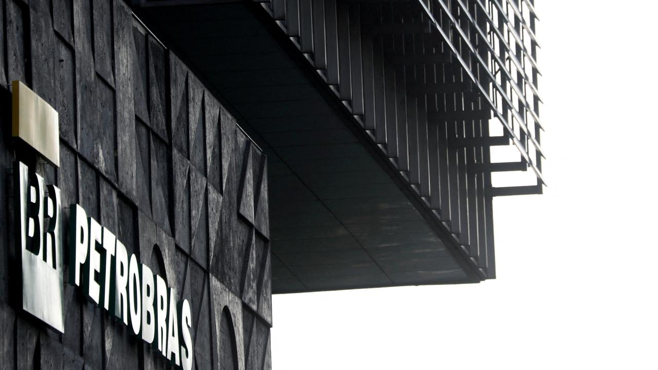 Equipo de Lula pide al gobierno de Bolsonaro que detenga la venta de Petrobras Equipo de Lula pide al gobierno de Bolsonaro que detenga la venta de Petrobras