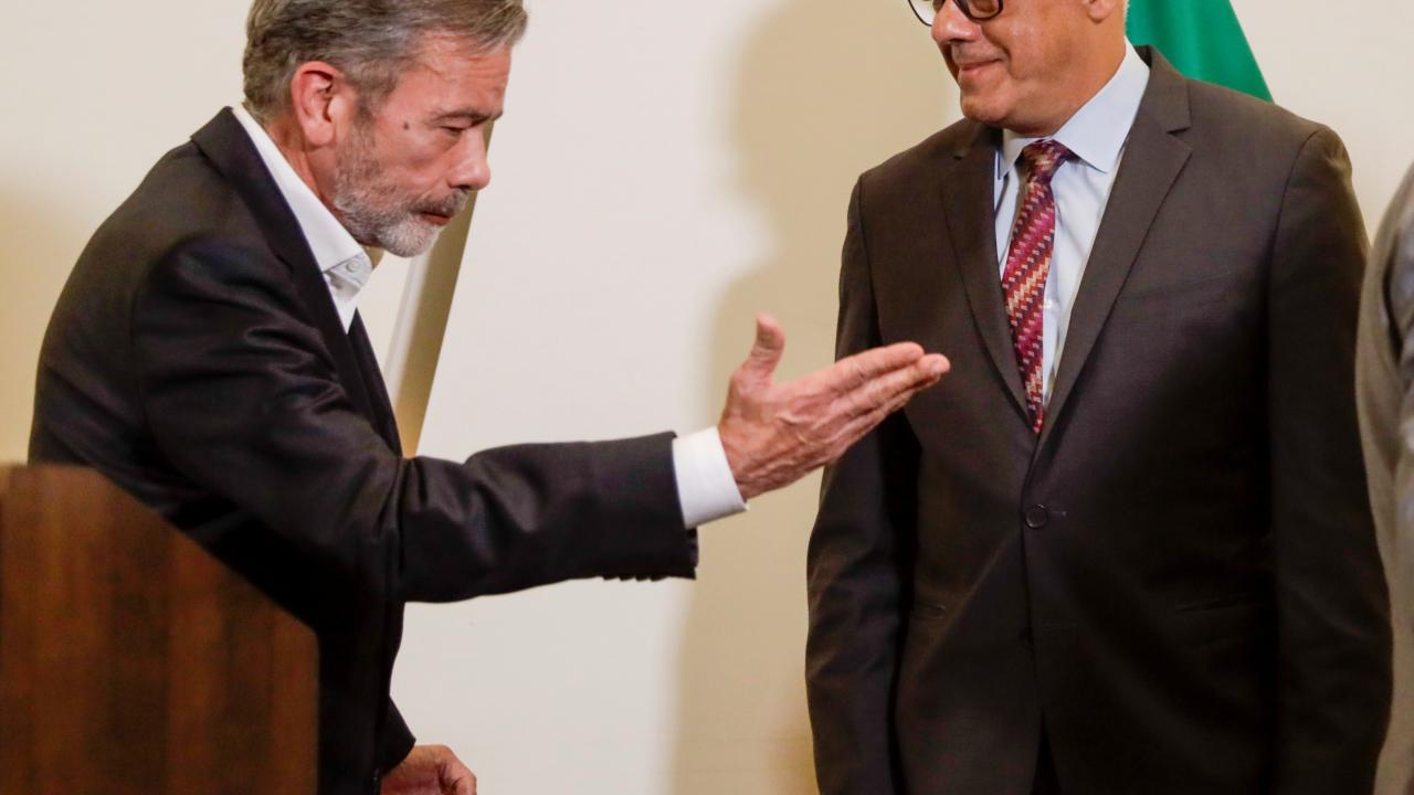 Gobierno de Venezuela y opositores se preparan para diálogo político en México Gobierno de Venezuela y opositores se preparan para diálogo político en México