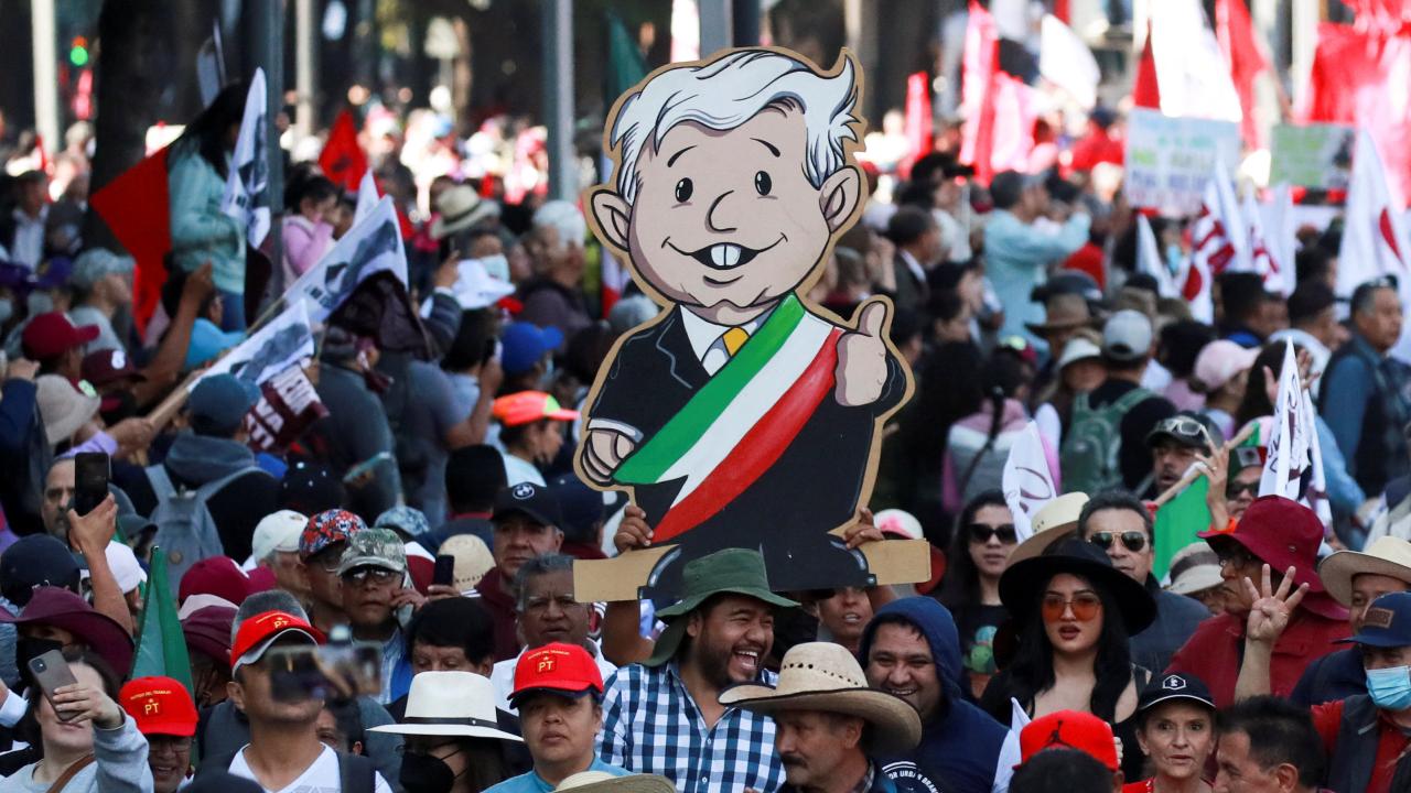 Un envigorizado AMLO apuesta por un alto PIB para México tras marcha de apoyo