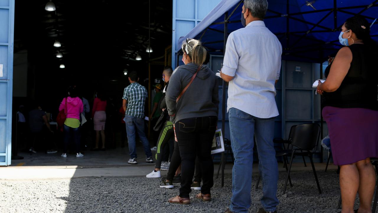 Presidente de Costa Rica anuncia restricciones para solicitantes de refugio Presidente de Costa Rica anuncia restricciones para solicitantes de refugio
