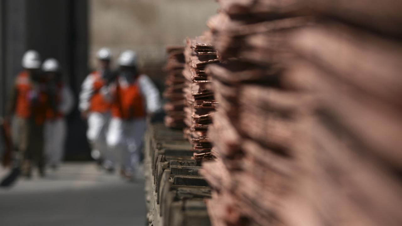 Producción de mayores minas chilenas de cobre cierra dispar en octubre