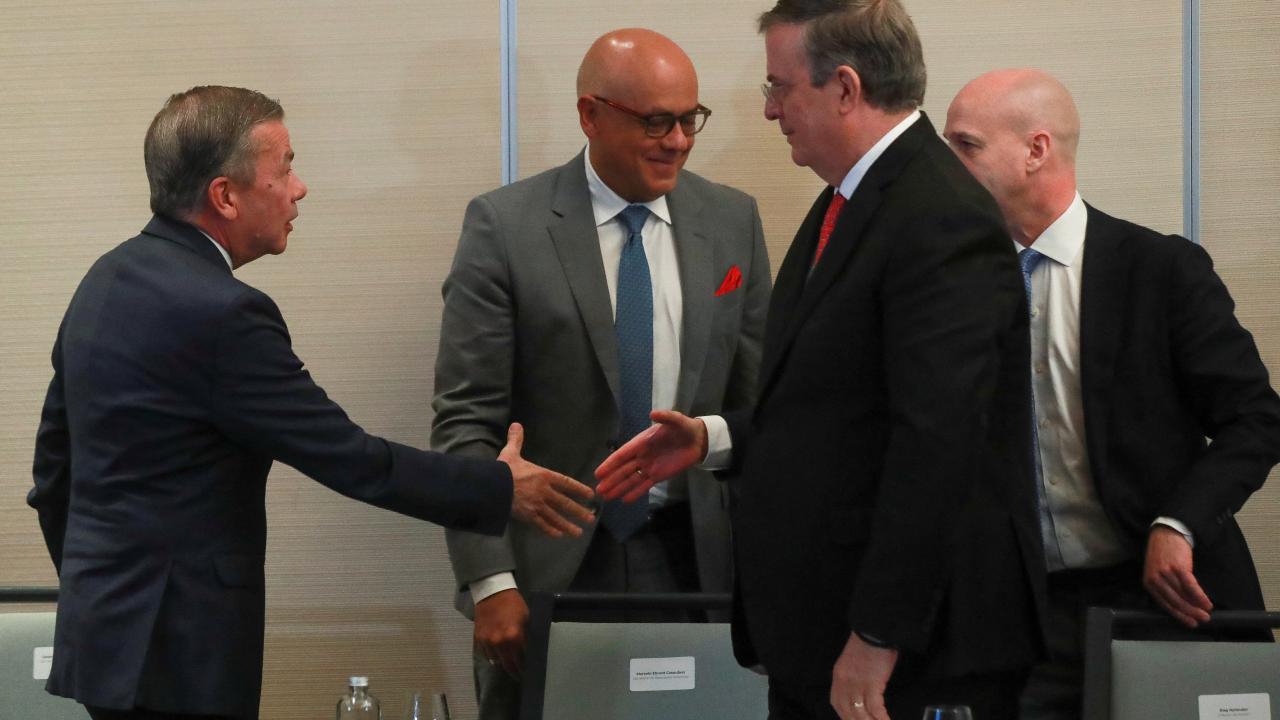Opositores de Venezuela exigen a Maduro fijar fecha de retorno a la mesa de diálogos en México Opositores de Venezuela exigen a Maduro fijar fecha de retorno a la mesa de diálogos en México