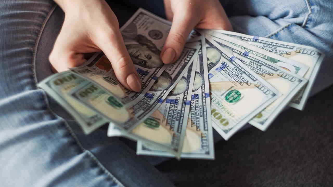 Tres de cuatro trabajadores en Chile prefieren el sueldo en UF Tres de cuatro trabajadores en Chile prefieren el sueldo en UF