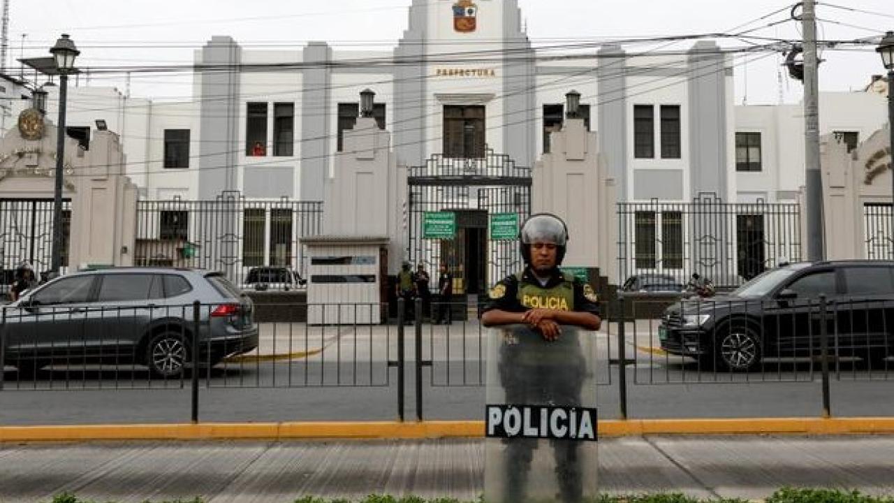UE subraya que se está “encauzando” la crisis en Perú de acuerdo a la Constitución
