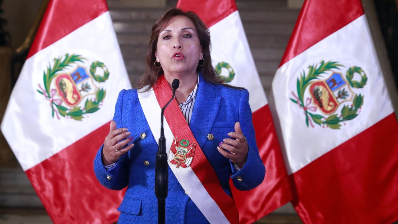 Perú: presidenta Dina Boluarte propone adelanto de elecciones para abril 2024