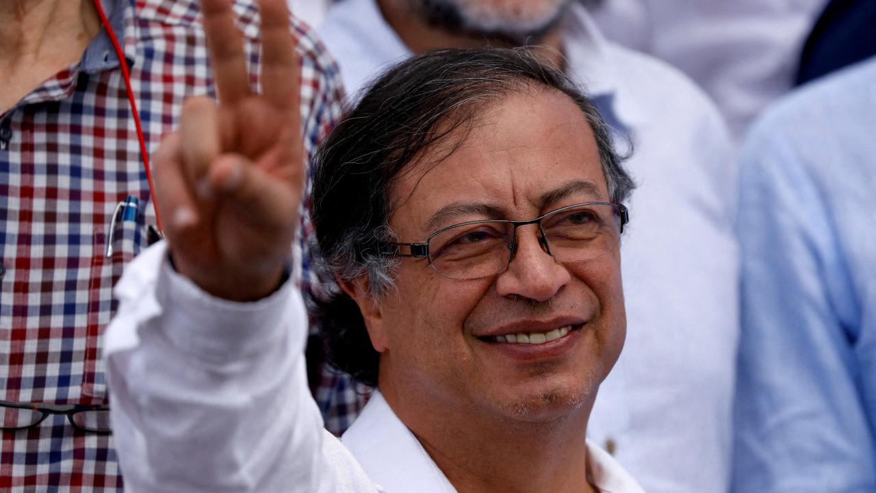 Gustavo Petro sanciona ley de reforma tributaria que enfatiza en equidad