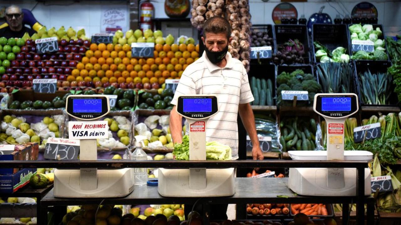 Precios en Argentina se disparan y suben un 92,4% interanual en noviembre Precios en Argentina se disparan y suben un 92,4% interanual en noviembre