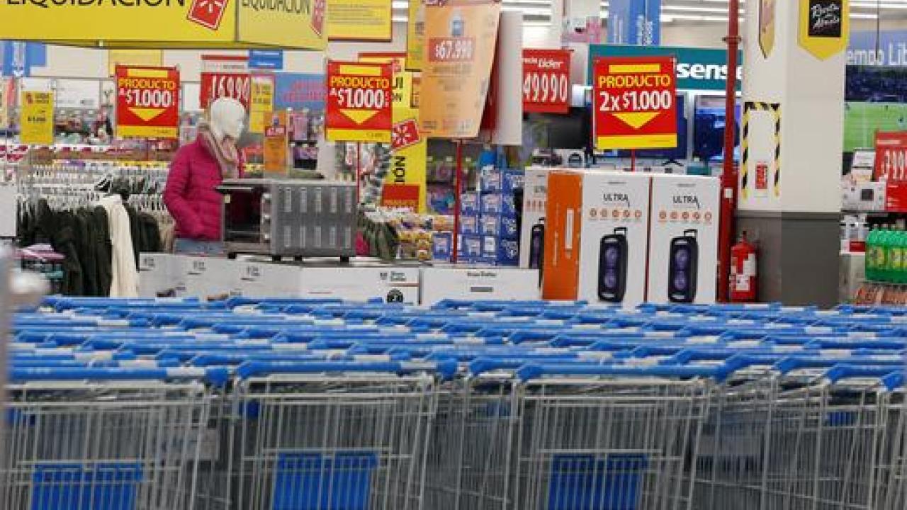 La canasta básica en Chile sigue al alza y arrastrando a más personas a la línea de la pobreza La canasta básica en Chile sigue al alza y arrastrando a más personas a la línea de la pobreza