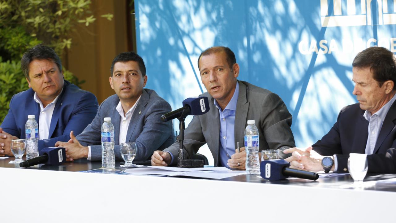 Tecpetrol invertirá US$ 2.500 millones para desarrollar un área petrolera en Vaca Muerta Tecpetrol invertirá US$ 2.500 millones para desarrollar un área petrolera en Vaca Muerta