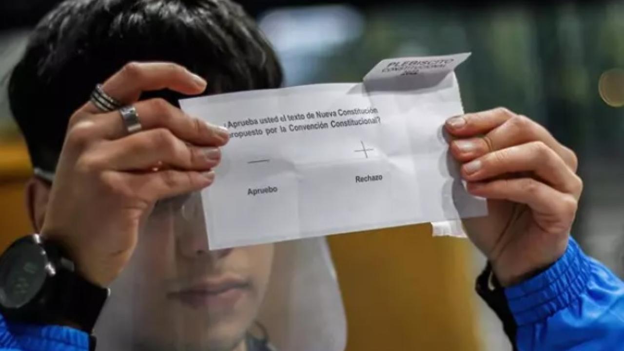 Comisión Chilena de DDHH denuncia ante la ONU el acuerdo para redactar una nueva Constitución Comisión Chilena de DDHH denuncia ante la ONU el acuerdo para redactar una nueva Constitución