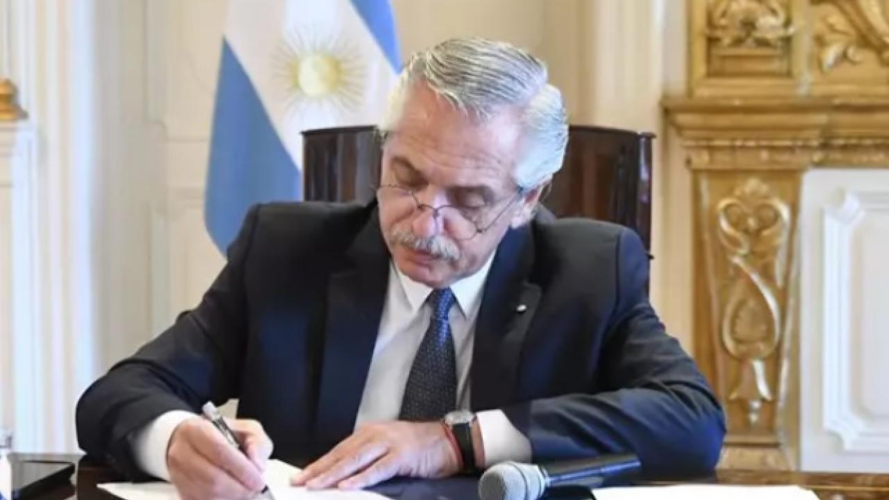 El presidente de Argentina asegura que la toma de las Islas Malvinas "debería avergonzar a todo el mundo"