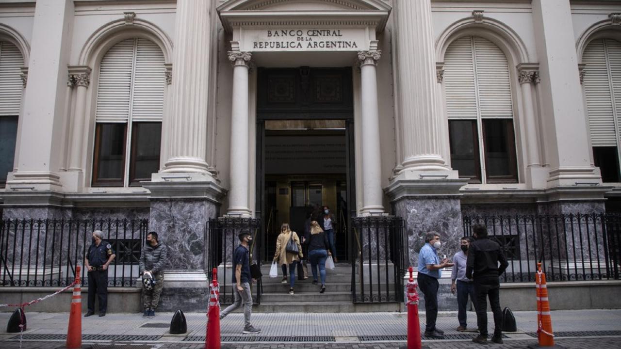 Analistas prevén inflación del 98,4% para Argentina durante 2023