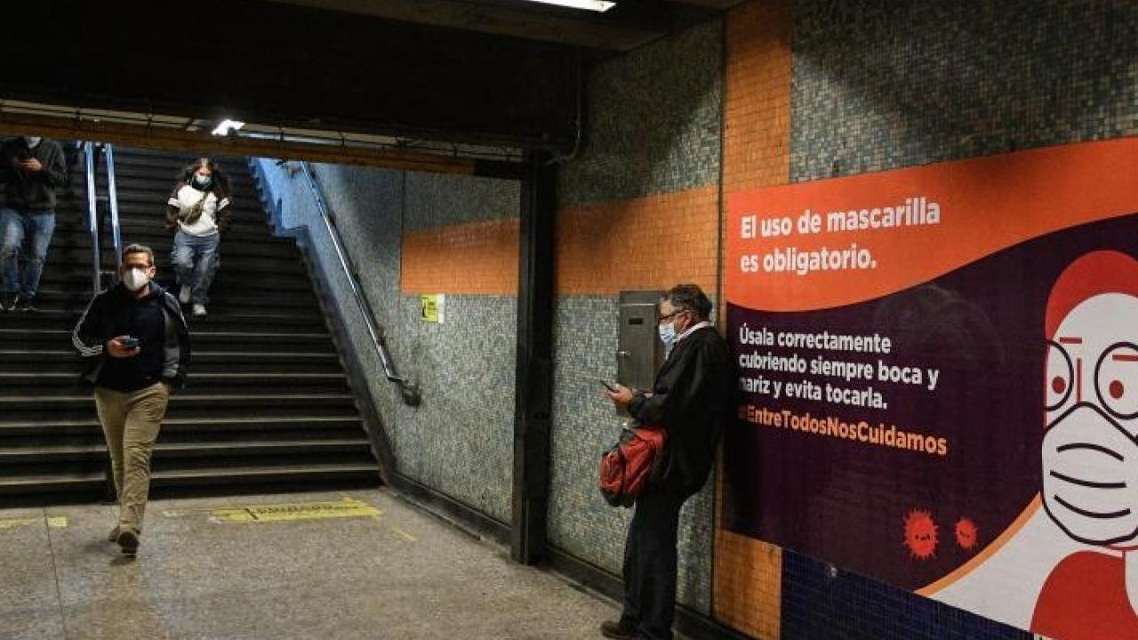 Más de 70% percibe a Chile como "inseguro", con temor a movilizarse a pie y en vehículo Más de 70% percibe a Chile como "inseguro", con temor a movilizarse a pie y en vehículo