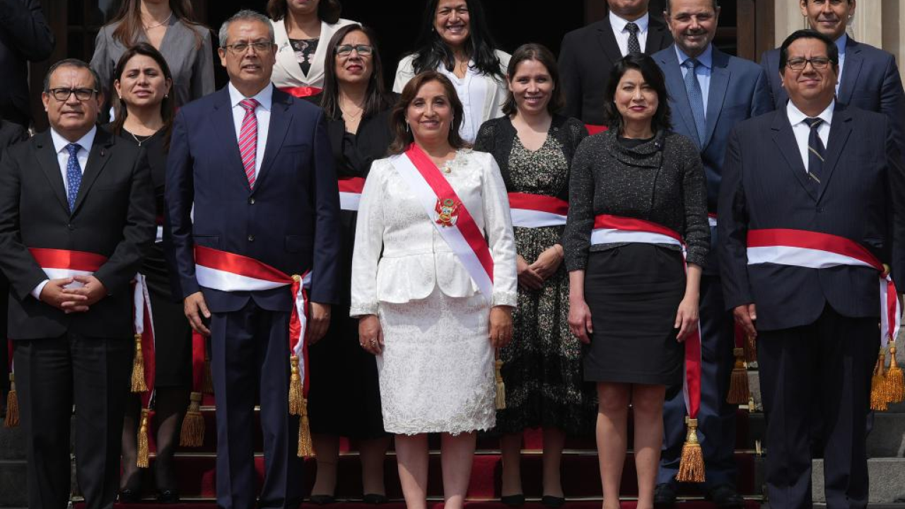Congreso de Perú aprueba enviar a referéndum reforma para eliminar cuestión de confianza a gabinetes