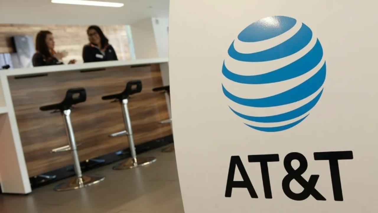 AT&T crea una oportunidad dorada para que pequeños operadores compren espectro en México AT&T crea una oportunidad dorada para que pequeños operadores compren espectro en México