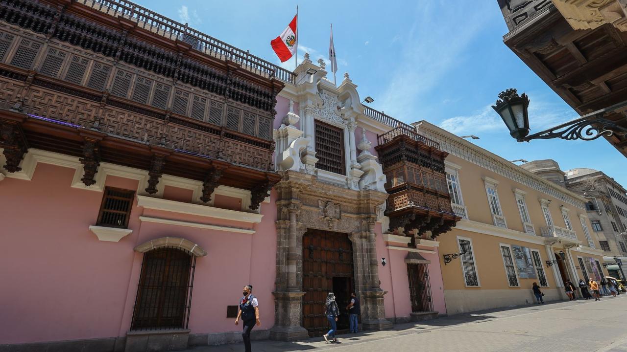 Cancillería peruana entrega nota con enérgica protesta a embajada de Colombia