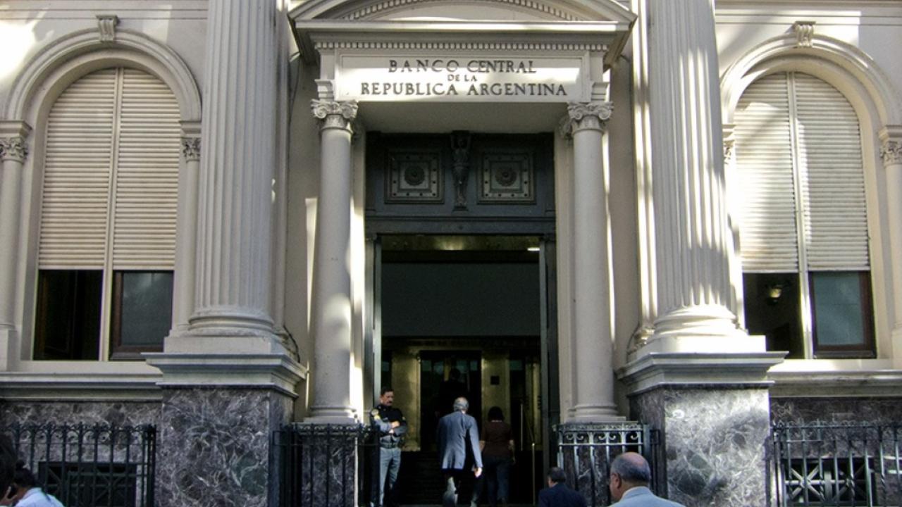 Gobierno argentino concretó un pago al FMI por casi US$ 700 millones Gobierno argentino concretó un pago al FMI por casi US$ 700 millones
