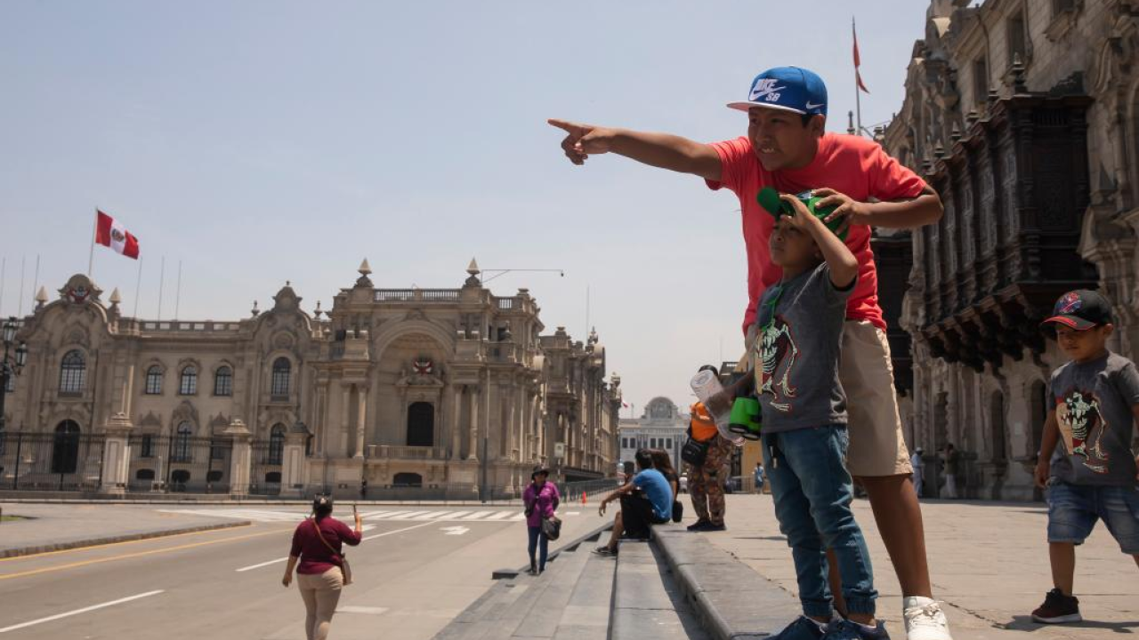 Congreso de Perú aplaza votación para adelantar elecciones a este año