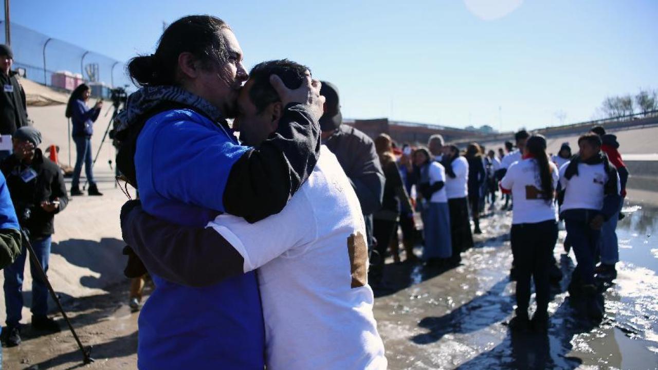 Estados Unidos arma más carpas para juicios exprés de migrantes en la frontera con México Estados Unidos arma más carpas para juicios exprés de migrantes en la frontera con México