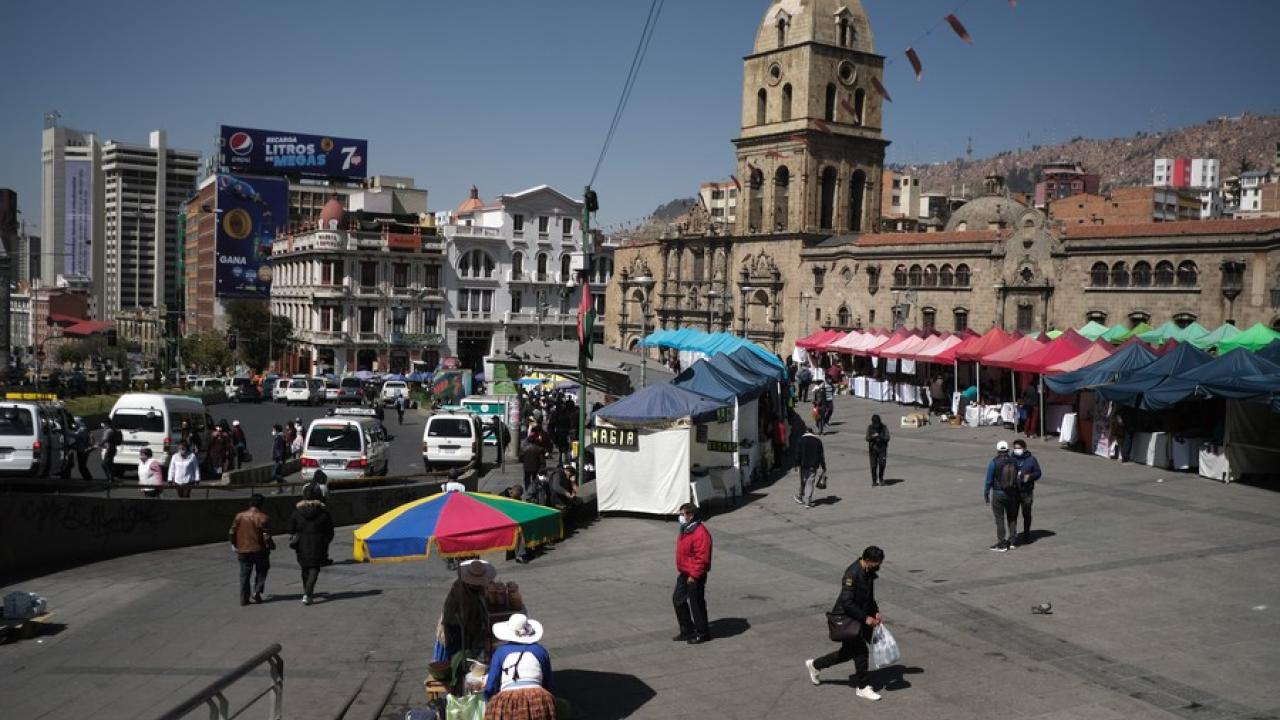 Bolivia logra bajar déficit fiscal del 12,7% al 7,2% en dos años Bolivia logra bajar déficit fiscal del 12,7% al 7,2% en dos años