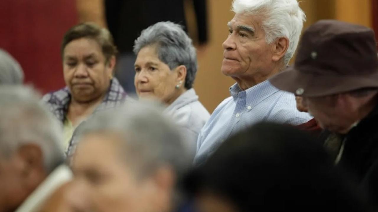 Programas sociales de AMLO aumentan número de familias ricas beneficiadas y disminuye los hogares pobres favorecidos Programas sociales de AMLO aumentan número de familias ricas beneficiadas y disminuye los hogares pobres favorecidos