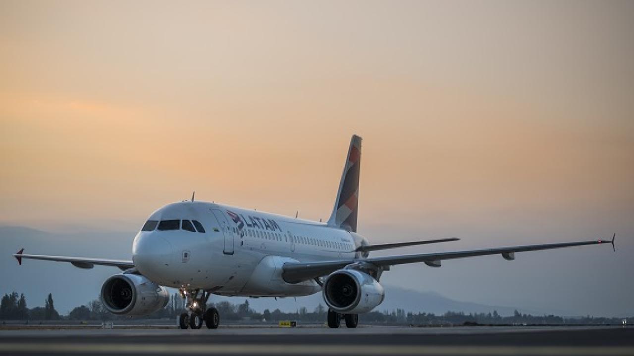 Latam Airlines entra a la carrera por adquirir la ultra low cost colombiana Viva Air