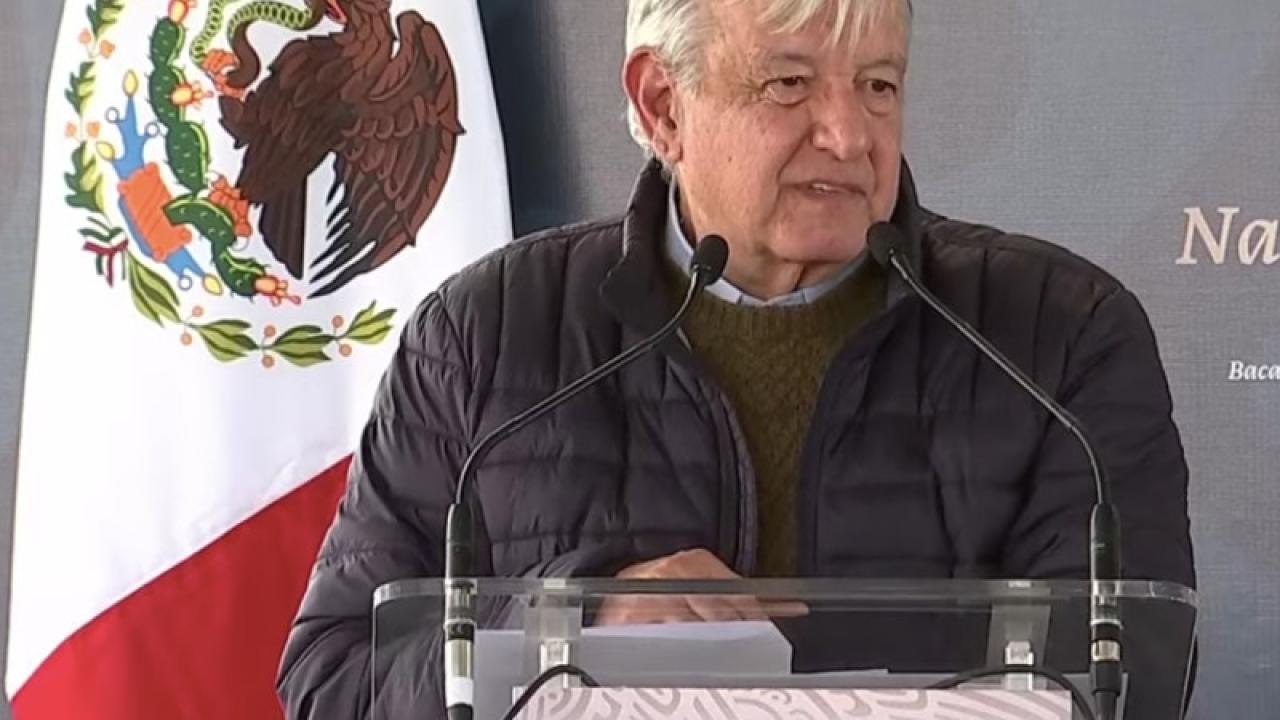 Presidente de México firma decreto que nacionaliza el litio