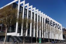 Fachada de la sede de Repsol, a 27 de marzo de 2023, en Madrid (España)