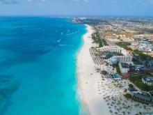 la isla de Ariba desde el aire, foto autoridad de turismo de Aruba